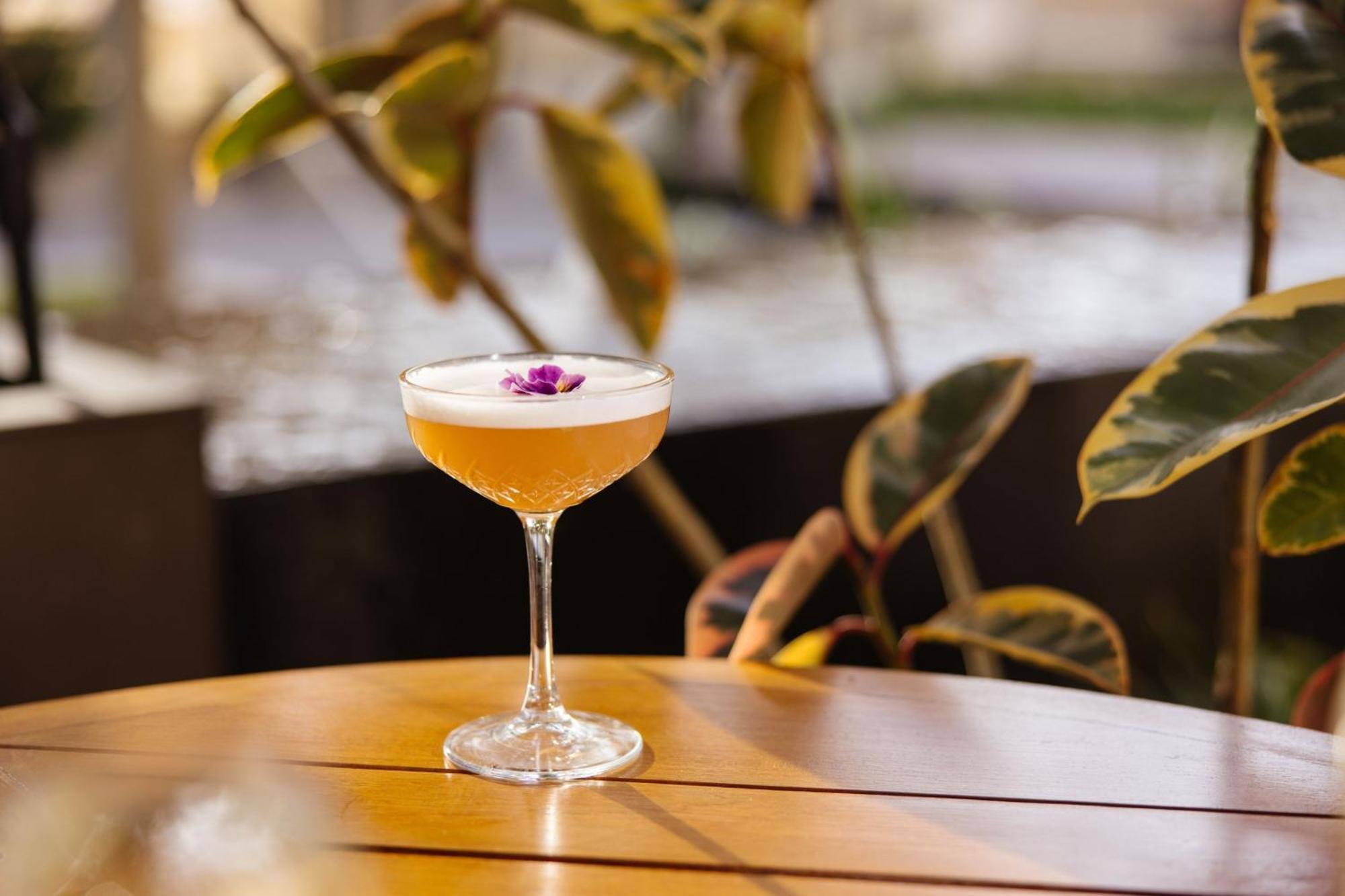 The Westin Perth Hotel Exterior photo A French 75